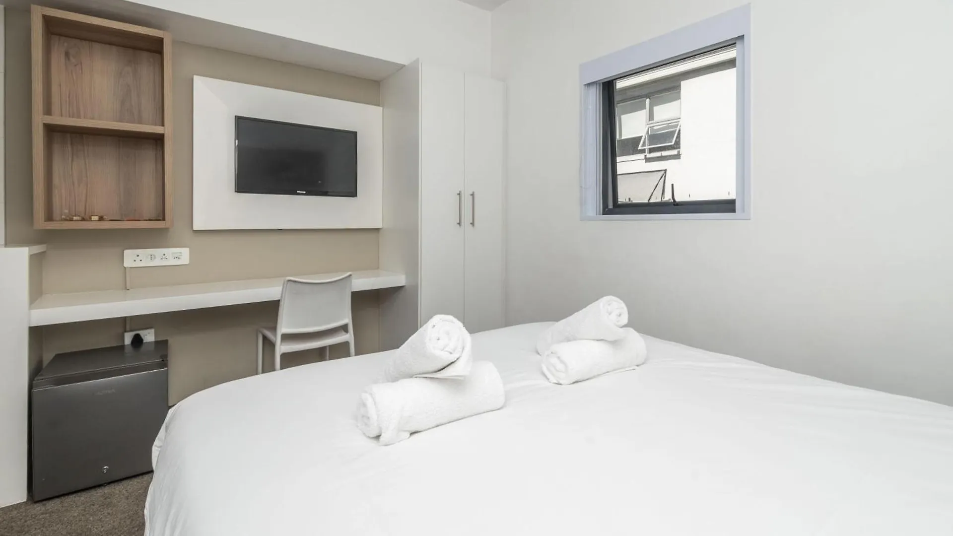 Private Room In Shared Metropole Setting Κέιπ Τάουν 0*,  Νότια Αφρική