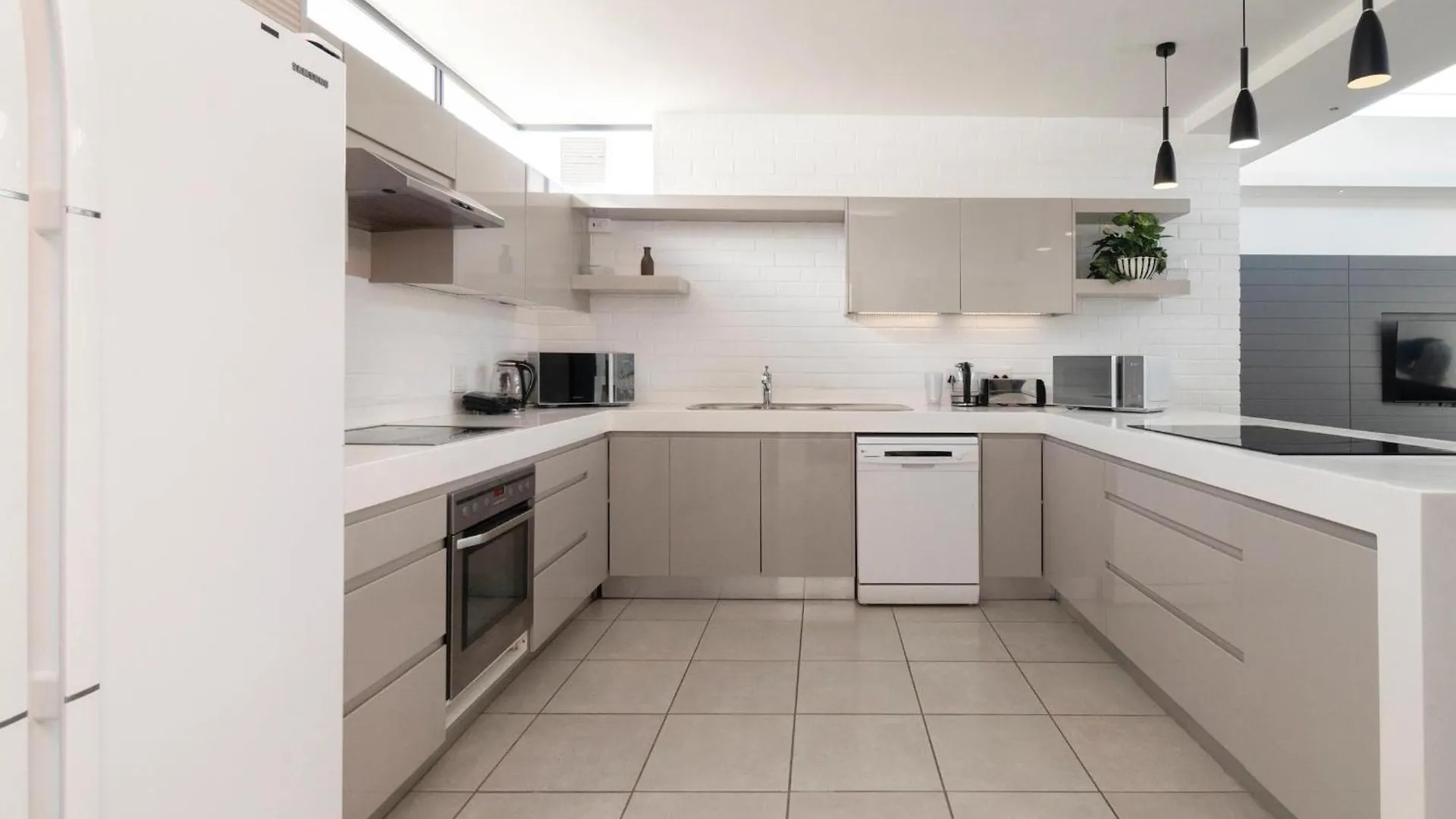 Private Room In Shared Metropole Setting Κέιπ Τάουν 0*,  Νότια Αφρική